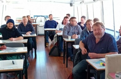 Eleveurs et pêcheurs professionnels en formation pour le pilotage des bacs de Loire - mars 2025
